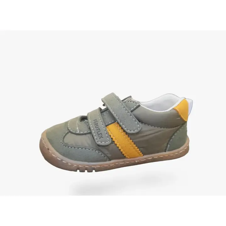 Zapato Respetuoso Barefoot Pirufin Piruflex PF174-2 Kaki Deportivas Infantil. Su cierre de velcro facilita un ajuste óptimo al pie del niño. Fabricados en España con materiales de primerísima calidad. - 1