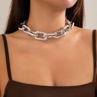 Collar Corto En Cadena Gruesa CCB Para Mujer Joyería De Moda Statement Colgante Redondo Accesorio De Cuello Trendy 2024 - details 2