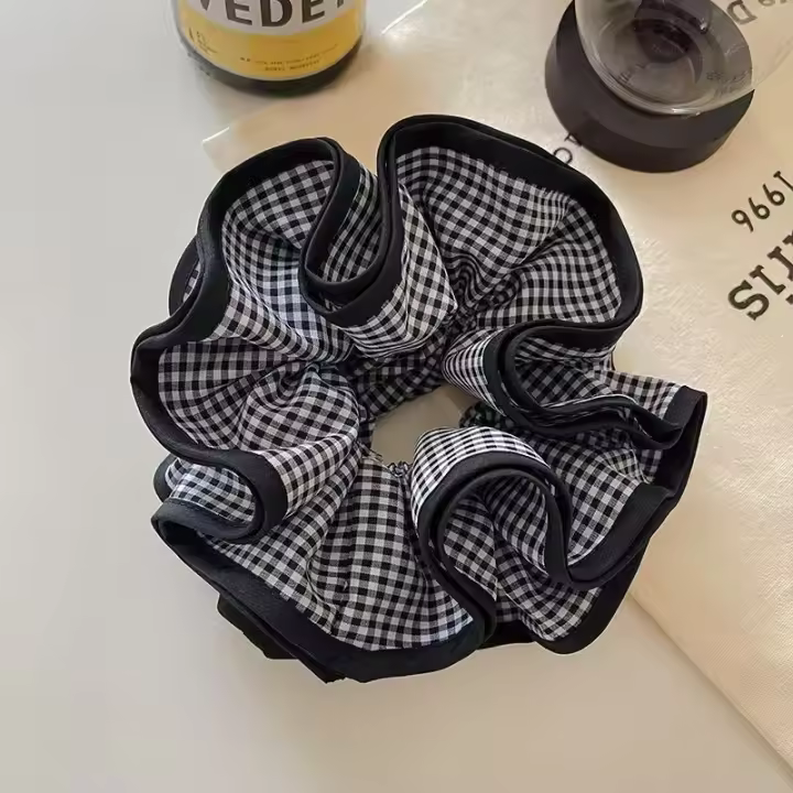 Cinta Para El Cabello Grande a Cuadros Negro Y Blanco Estilo Retro Y Dulce Con Flores En Pleated Oversized Banda Elástica Para Mujeres - 1