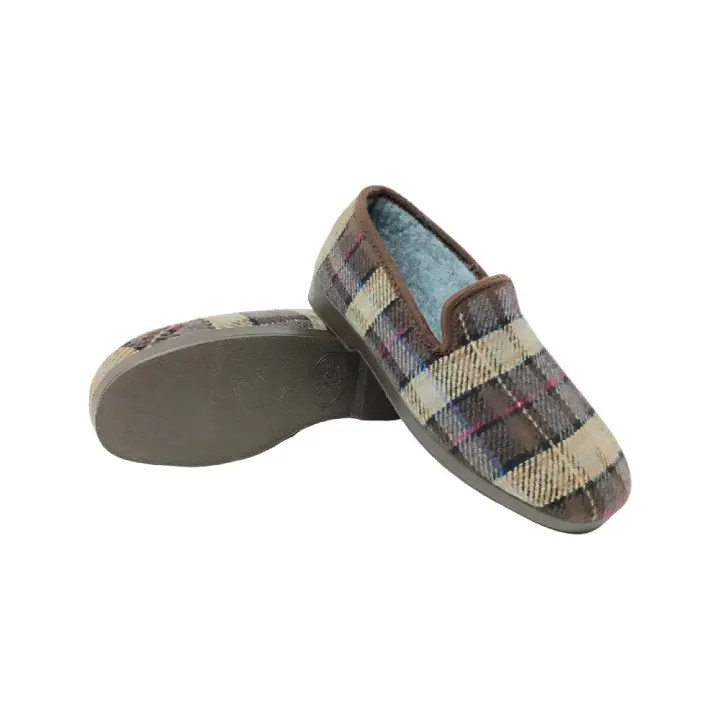 Zapatilla clásica de cuadros para hombre, marca ALCALDE - Comodidad en casa. - 1