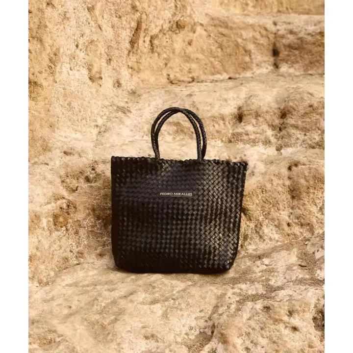 Pedro Miralles Bolso grande trenzado de piel de color negro modelo FAVARA en tonos Negros. Hecho a mano en España. - 1