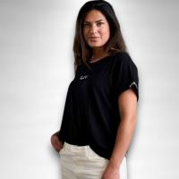 Camiseta Básica Negra Anabel Lee - "Actitud +" Bordado en Manga - details 1