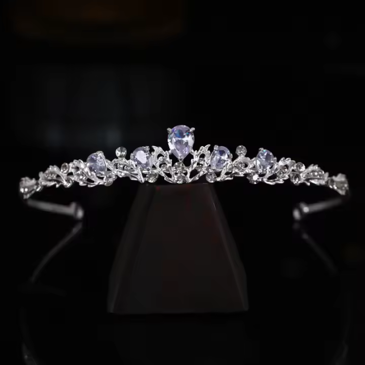 Diadema De Boda En Plata Con Zirconia Y Cristales Adorno De Cabeza De Moda Para Mujeres Cumpleaños Y Fiestas Accesorio De Cabello Con Rhinestones - 1