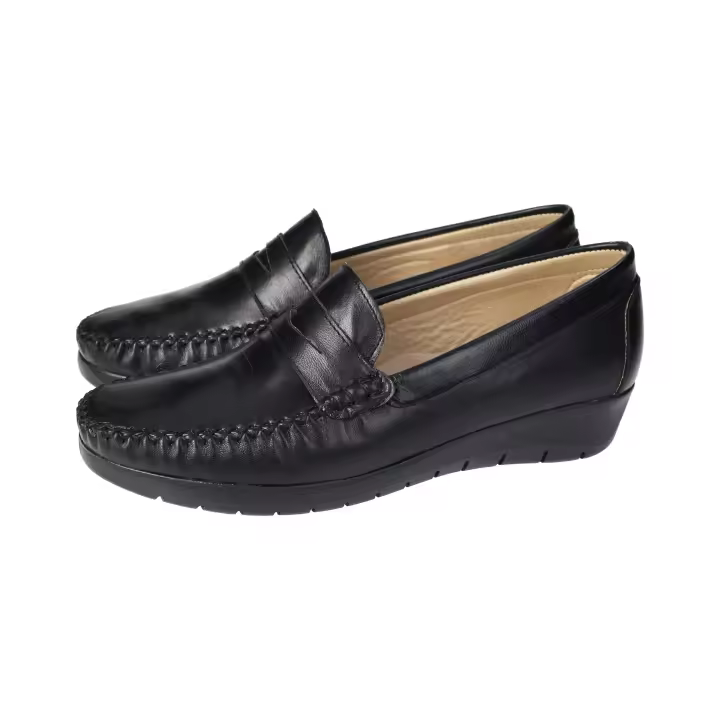 Zapatos Mocasín marca MADE IN SPAIN para mujer en color negro. Mocasines de piel negros para mujer hechos en Espaa con diseño clásico, cómodos y antideslizantes, marca PARYMEDIO - 1