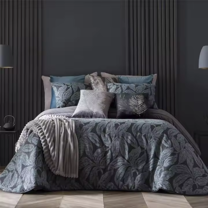 BOUTI DEKER AZUL DE ANTILO TEXTIL ideal para los meses fríos de primavera y/o otoño con relleno interior de 150 gr/m2. - 1