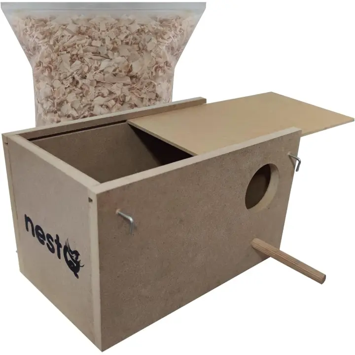 Nido para Agapornis Iseparables nestQ con Viruta para la Cama, Casita de Cría de Madera para Pájaros, con Enganches para la Jaulas de Aves, 22cm x 13.5cm x 13.5cm - 1