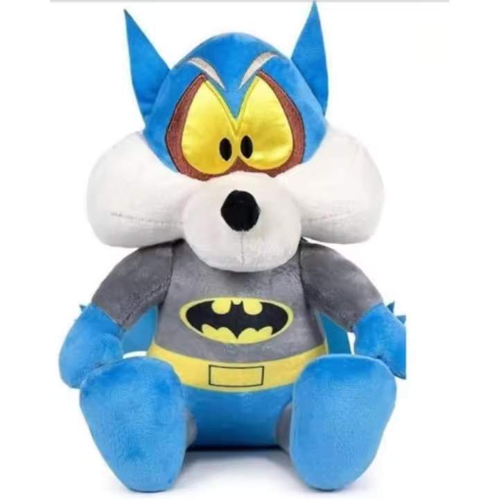 FAMOSA - Looney Tunes - Willy el coyote como Batman - Peluche 100 aniversario Warner Bross - Textura Suave - Producto oficial - Regalo ideal para fans y niños de cualquier edad - 1