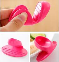 manoplas de silicona para horno, resistentes al calor, con dedos pequeños, agarraderas antideslizantes para cocinar en barbacoa, hornear, freidora de aire (color aleatorio) - details 3