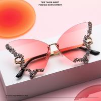 Gafas De Sol Vintage Para Mujer Con Diamantes Y Mariposa Lentes Plateados Gafas De Moda Bling Oversize Unisex - details 10
