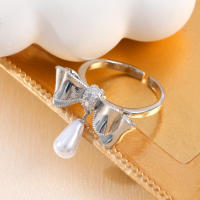 Encanto Anillo de aleación con forma de lazo y perlas de imitación para mujer,
anillos grandes elegantes de cristal para fiesta de boda, joyería Simple de moda, regalo para niñas - details 3