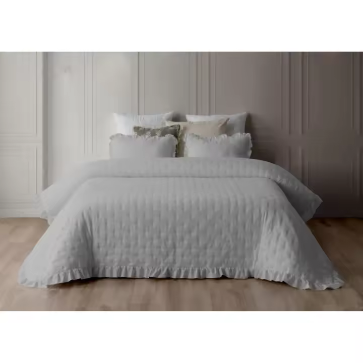 Colcha Bouti Napoli Gris Piedra con Volantes y Cojines Incluidos Miracle Home - Ligero Acolchado Ideal para Primavera y Verano, Disponible en Colores Crudo, Beige, Verde, Rosa y Gris - Medidas para Cama 90-180 cm - 1