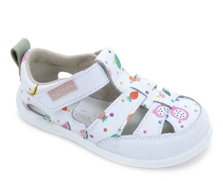 Zapatillas niña Zapy modelo cipres color blanc0 con estampado de frutas calzado barefoot de piel unisex con cierre de tira adherente calzado respetuoso Zapyflex cangrejeras con puntera reforzada made in Spain - 1