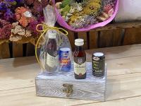 Lote de 10 Miniaturas de Bebida en Chupito de Cristal y Bote de Caramelos en Bolsa de Regalo con Lazo - Regalos Originales para Invitados de Boda, Aniversarios, Comuniones, Bautizos, Cumpleaños y Despedidas de Soltero/Soltera - details 10
