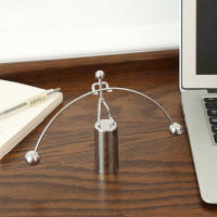 Bola De Equilibrio De Acero Inoxidable Pequeño Ornaments De Iron Man Adorno De Hogar Y Escritorio Pendulo De Newton Para Gimnasio Y Decoración Moderna - details 2