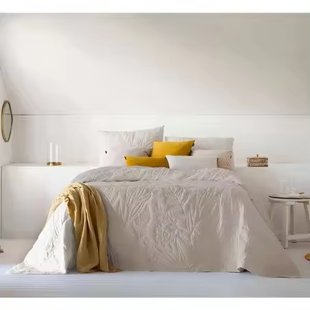 Colcha Bouti Mireya Beige Cama 120/135/140 con Bordado Floral y Fundas de Cojín, Textura Suave y Fácil Mantenimiento | Disponible en Varias Medidas - 1