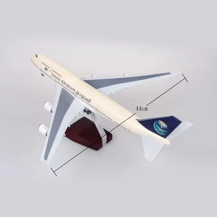 Modelo De Avión B747-400 De Saudi Arabian Airlines 47CM Escala 1/150 Con Luz Y Ruedas Material De Resina Juguetes Para Niños - 1
