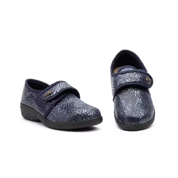 TS-P30 Negro-Taupe y Marino Hecho en Italia Zapatos Mujer Licra Negra Velcro Numeración: 35-41 Marca: BioUp Estos zapatos casual con corte en licra son perfectos para un estilo de vida activo y dinámico. Ofrecen flexibilidad y comodidad gracias - 1