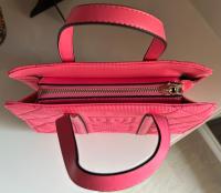 Bolso Mediano de Nylon Rosa - Estilo moderno y funcional - details 4