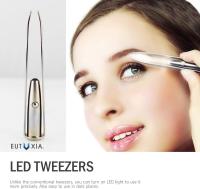 Pinzas con luz LED. Herramienta para depilar cejas y pestañas. Depila y recorta los vellos no deseados. Ilumina las zonas oscuras con luz brillante para una mayor precisión. Acero inoxidable. - details 0