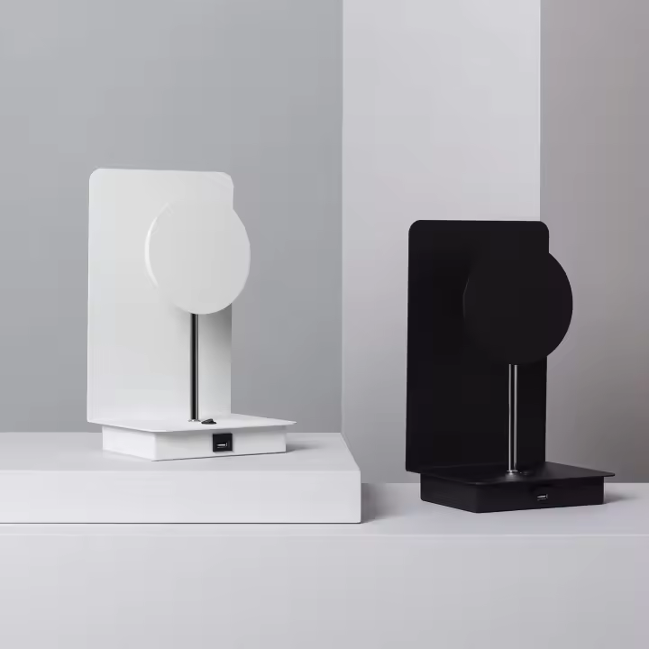Lámpara de Mesa de Metal Sombong - 1