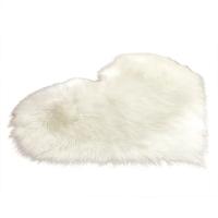 Alfombra De Pelo Falso De Lana Corazón Pequeño Tamaño 30x40cm Para Sofa Y Sala De Estar Decorativa Tapete De Piso Para Dormitorio - details 2