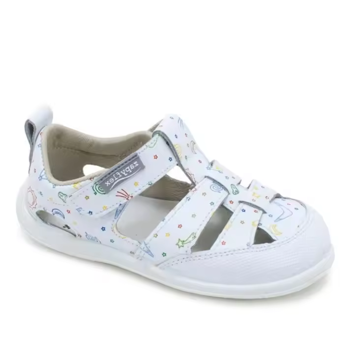 Sandalias niño barefoot de la marca Zapy modelo Espino color blanc0 y estampado universo cangrejeras Zapyflex de piel calzado respetuoso fabricado en España con cierre de tira adherente y puntera reforzada muy comodas y flexibles - 1