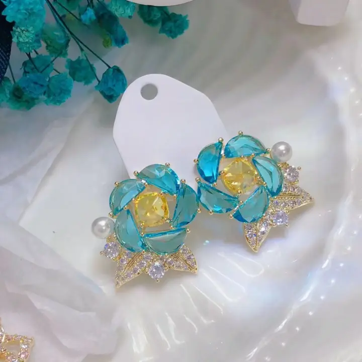 Pendientes ligeros de lujo con incrustaciones de circonita y perla, pequeños pendientes franceses de estilo romántico con fragancia, pendientes con personalidad moderna para mujer - 1