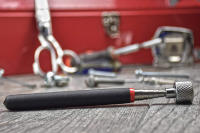 Mini Lápiz Magnético Portátil Y Telescópico Herramienta Útil Para Recoger Bolas De Acero Y Tornillos Extensible Con Varita De Recogida - details 9