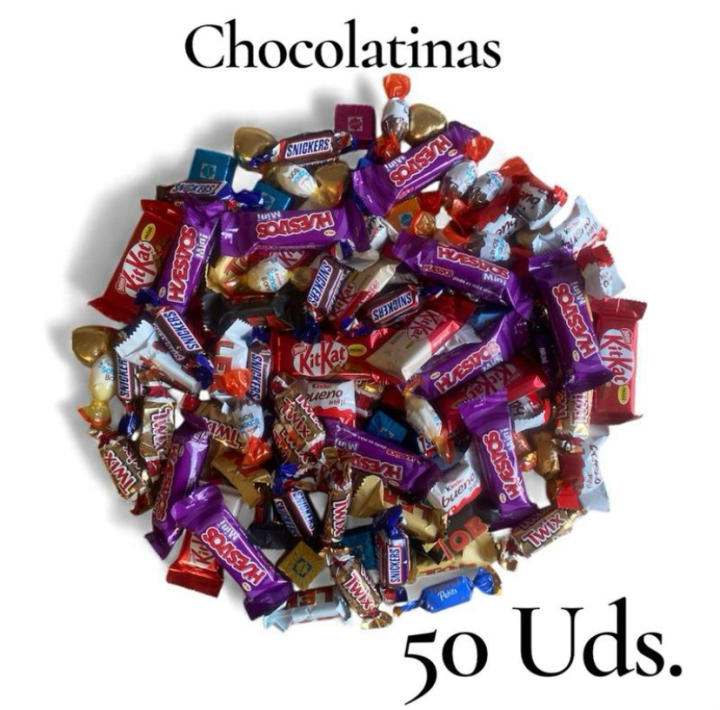 Caja con 50 chocalinas surtidas. Toblerone, Twix, Snickers, Ice cups, Kit-Kat, Schokobons, Kinder Bueno, Merci, Huesitos y Bombones. Mini chocolates