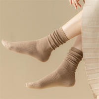 Calcetines De Mujer Estilo Coreano Medio Tubo Color Sólido Casuales Para Otoño E Invierno Calientes Calcetines De Piel - details 5