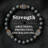 Pulsera para hombre de piedra volcánica y ónix negro en diseño cuadrado - Joyería moderna para caballeros contemporáneos - details 0