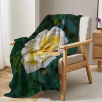 Manta Suave De Punto De Coral Con Diseño De Rosa Chino Amarilla Y Hoja Verde Para Adolescentes Adultos Y Niños Manta Cálida Y Acolchada Para Uso En Casa Picnic Viaje Y Hospital - details 2