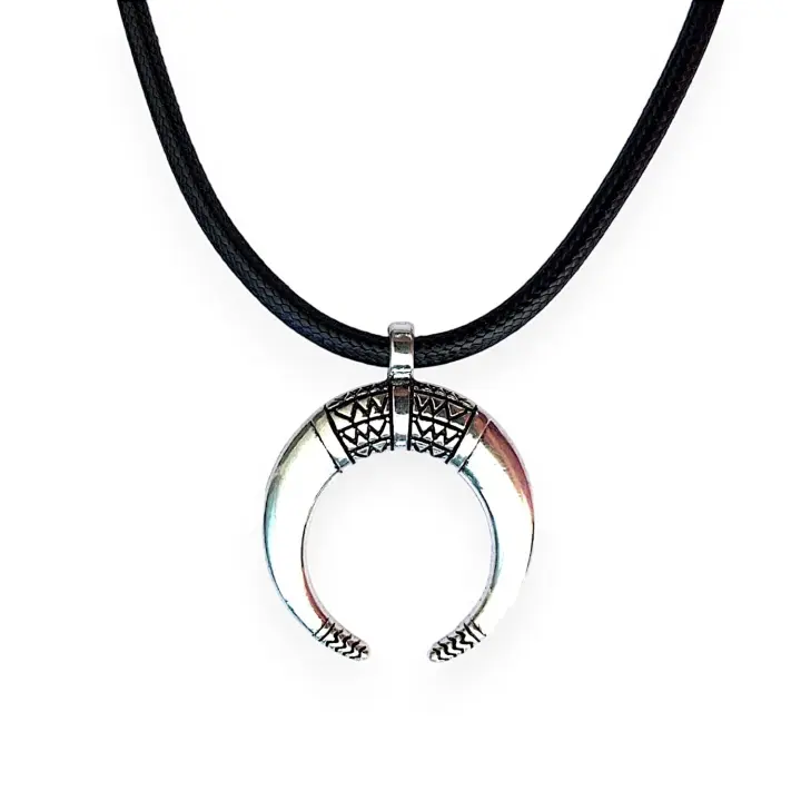 Collar Luna Invertida Étnica en Plata Antigua - Colgante Hombre Mujer Cuerno con Cordón Encerado de Cuero Negro y pinza de Langosta - 1