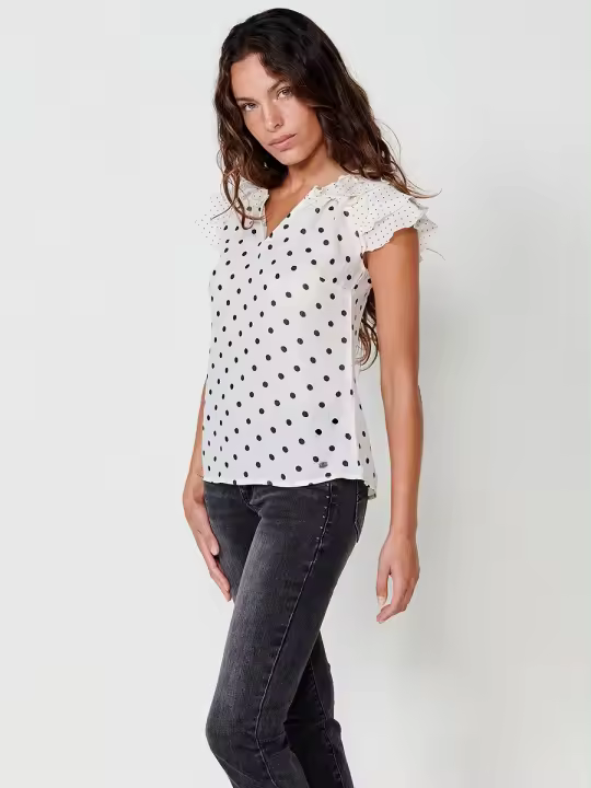 Koroshi Blusa de Voile, Sin Mangas, Cuello Redondo con Cordón, Volantes y Estampado de Topos en Color Crudo - 1