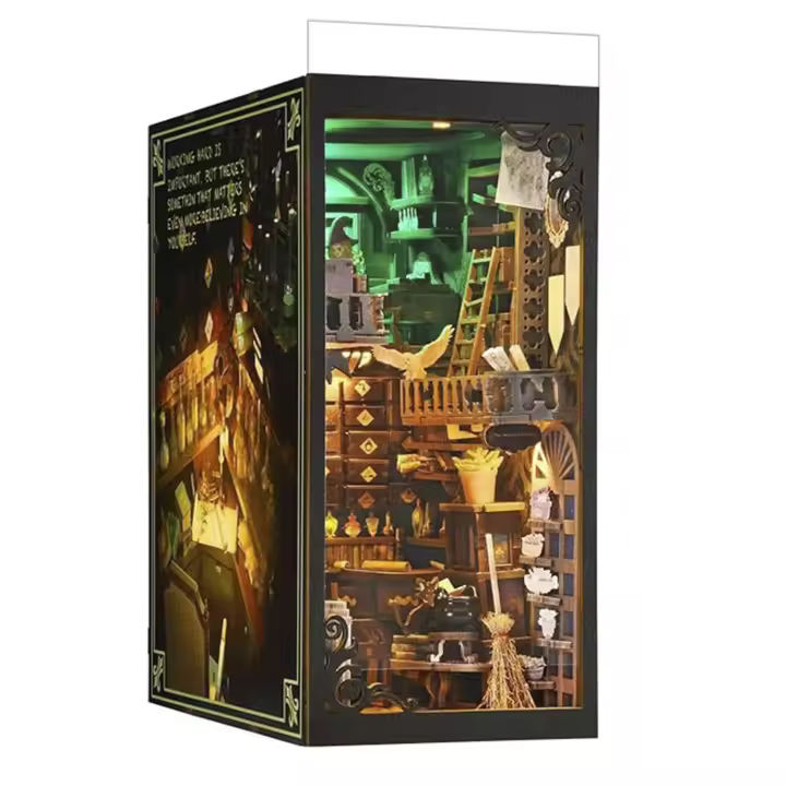 DAM. La casa de la Maestra. Book Nook de madera, diseño 3D realista con gran detalle, cubierta y luces led. 391 piezas. 11x18x23cm. - 1