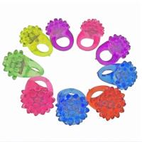 Anillo Luminoso De Fresa Para Niños Juguete De Luz LED Fluorescente Anillo De Dedo Brillo Juguete Infantil Visible En La Oscuridad Tamaño 4.5*3.5cm Peso 10g - details 6