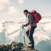 Aktive - Bastón trekking extensible, cómodo y ligero, pesa 225 gr, de aluminio con empuñadura de EVA y puntera metálica, regulable 62-135 cm, sistema de cierre rápido, correa ajustable, bastones de trekking plegables, bastón senderismo - details 1