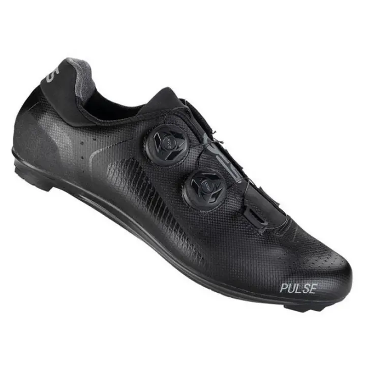 GES | Zapatillas De Ciclismo Pulse  Negro  - Es una zapatilla de carretera con una feneomenal relación calidad-precio, incorpora un cierre ATOP que asegura un ajuste cómodo y preciso, logrando así el - 1