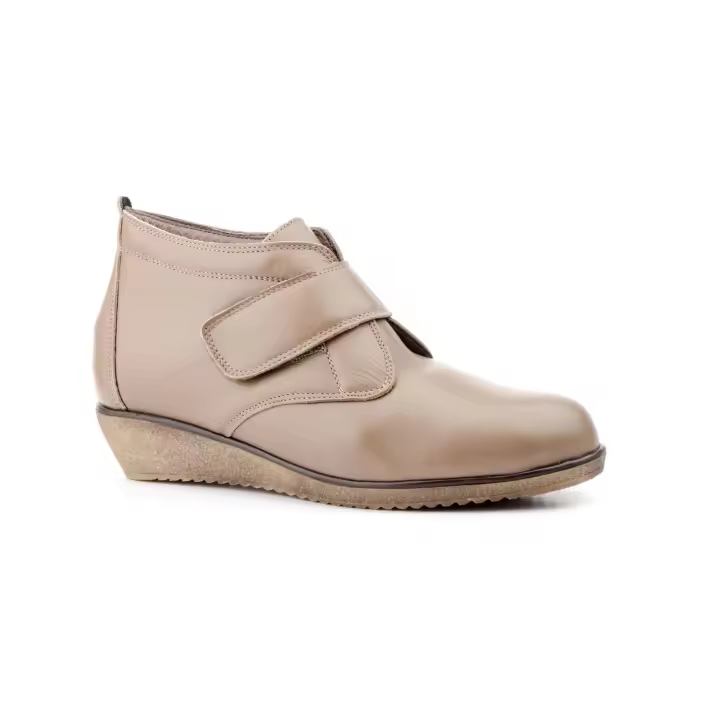 Mº397 TAUPE  Hecho en España Botín Mujer Piel TAUPE Numeración: 36-41 Marca: Alto Estilo Color: TAUPE BOTIN TOBILLERO PIEL MUY SUAVE Y MUY CONFORTABLE AL PIE CON CIERRE VELCRO QUE HACE AUN MAYOR SU COMODIDAD AL PONERLO Y QUITARLO - 1