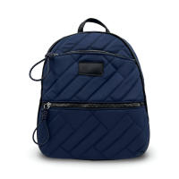Mochila de nylon acolchado disponible en varios colores. Colección Primavera-Verano 2024. Ligera y cómoda con material lavable. Asas ajustables. CAMAR - details 3