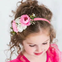 Headband De Boda Para Niñas Con Perlas Y Plumas Accesorio De Cabello De Princesa Para Fiestas Y Danzas Recién Nacidos Hecho a Mano - details 0