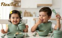 FlexiTot – Vajilla silicona bebé antideslizante | Guía Digital 70 recetas BLW | 2 Baberos con mangas, platos silicona con ventosa, cuenco, vaso, cubiertos y chupete fruta, Verde - details 0