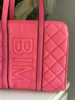 Bolso Mediano de Nylon Rosa - Estilo moderno y funcional - details 1