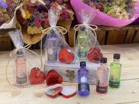 Pack de 10 Miniaturas de Puerto de Indias con Bálsamo de Labios en Forma de Corazón - Regalos para Invitadas de Boda, Bautizos, Aniversarios, Comuniones, Despedidas de Soltera, Cumpleaños, Regalos para Invitadas, Fiestas y Eventos - details 0