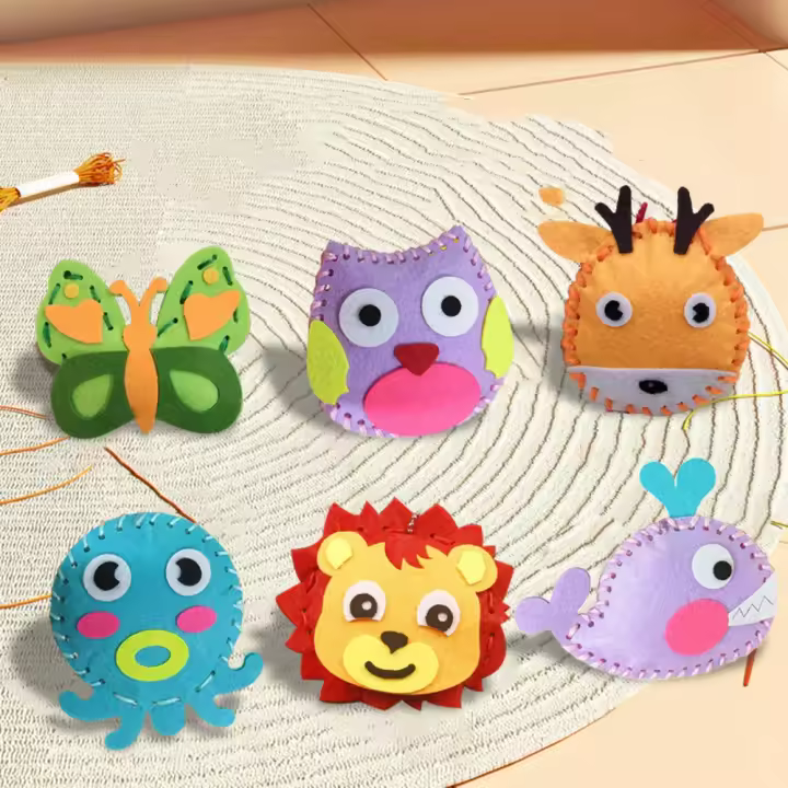 Juego De Costura Con Dibujos Animados Para Niños Kit De Manualidades DIY De Tela No Tejida Juguetes Hechos a Mano Regalos Educativos Para Niños - 1