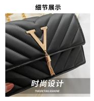 Bolso De Mano Pequeño En V De Lujo 22*15*7cm Para Mujer Bolso De Hombro Cadena Moda Popular Bolsos De Tote Diseñador Versátil - details 2