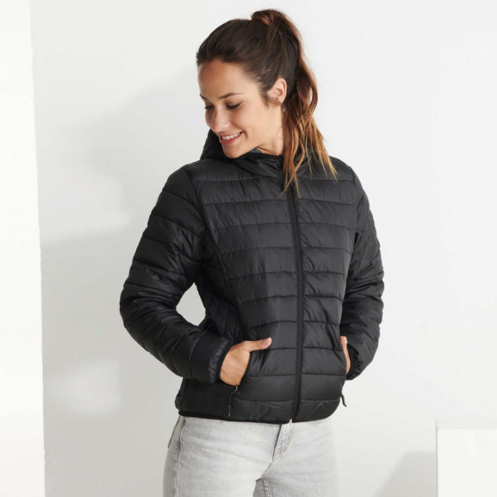 Chaqueta de mujer acolchada con relleno tacto pluma, capucha y puños elásticos NORWAY WOMAN ROLY