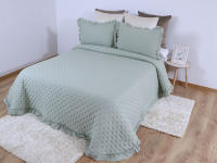 Colcha Bouti Napoli Verde con Volantes y Cojines Incluidos Miracle Home - Ligero Acolchado Ideal para Primavera y Verano, Disponible en Colores Crudo, Beige, Verde, Rosa y Gris - Medidas para Cama 90-180 cm - details 1