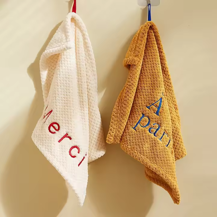 Toalla De Mano Colgante Nórdica Para Cocina Y Baño Absorbente De Velours Coral Bordada Material De Poliéster 100% - 1