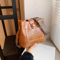 Bolso Bandolera De Cuero PU Vintage Para Mujer Lujo Diseñador Negro Bolso De Hombro Con Cadena Estilo Elegante Y Versátil - details 15